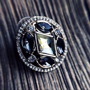 Stud earrings with color glass stones